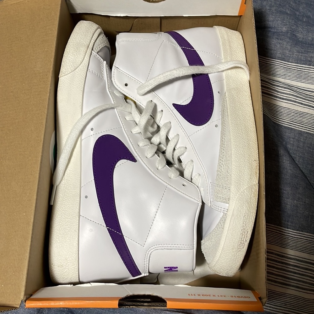 Nike Blazer Mid ‘77 Vintage size 9.5 GREAT condition